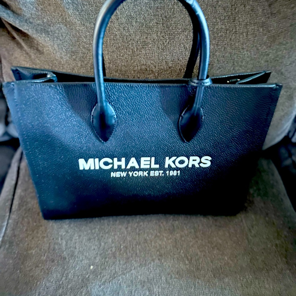 Brand NEW with tags Michael Kors hand bag